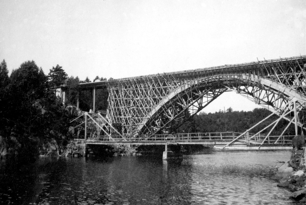 129-broa-over-isefjaerfjorden-hsn-graykorr