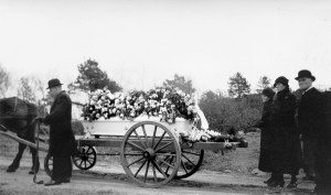 soren-haestads-gravferd-fra-frillestad-4613cmgraykorr